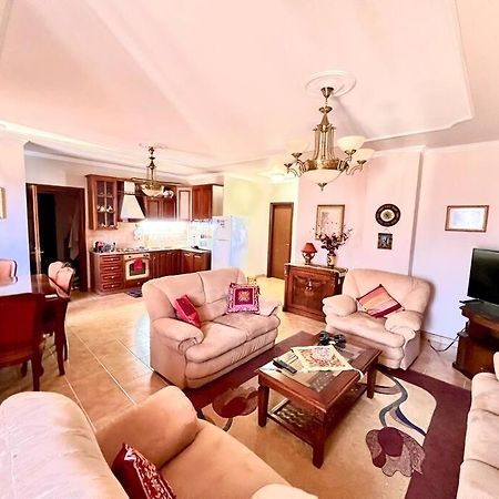 Central Tirana Flat Near Bazaar 外观 照片