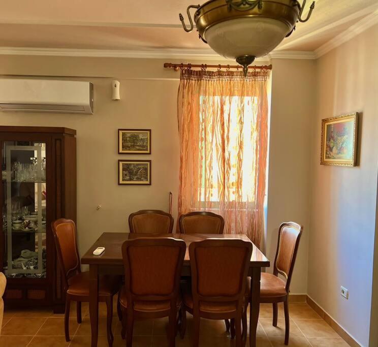 Central Tirana Flat Near Bazaar 外观 照片