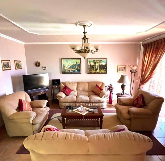 Central Tirana Flat Near Bazaar 外观 照片