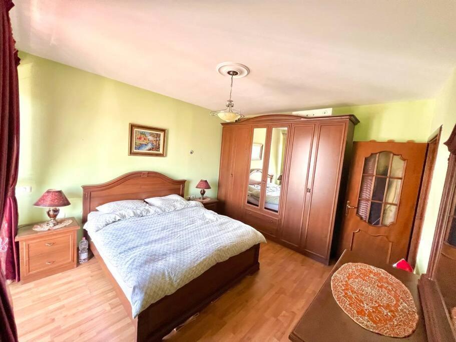 Central Tirana Flat Near Bazaar 外观 照片