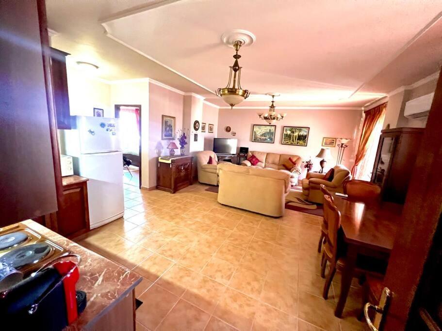 Central Tirana Flat Near Bazaar 外观 照片